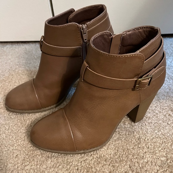 EUC Light Brown Ankle Boots - Picture 10 of 10